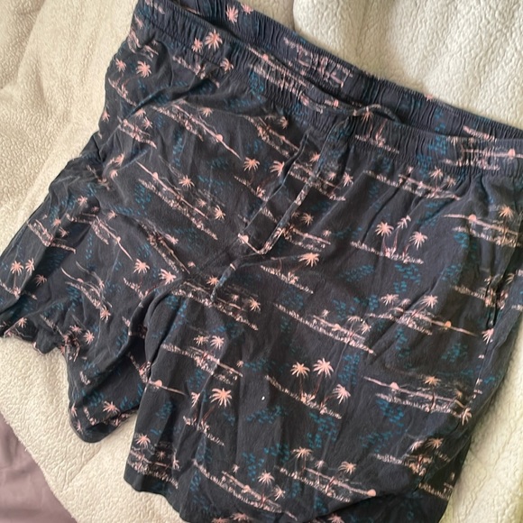 Men’s sleep shorts with pockets - Picture 1 of 3